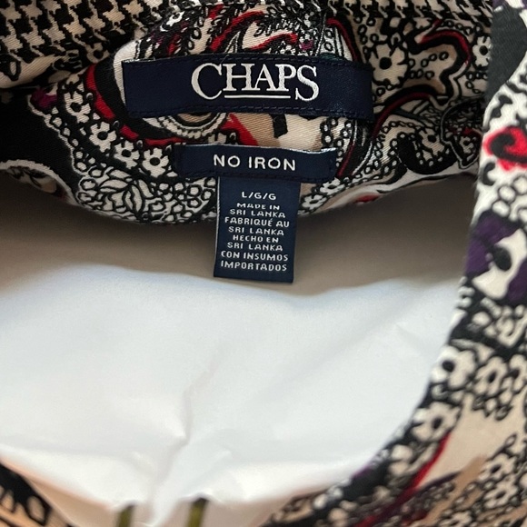 Women’s cotton/poly no-iron paisley blouse, size L. - Picture 3 of 3